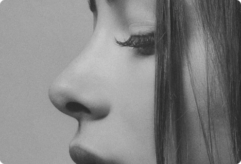 Foto do nariz de uma mulher